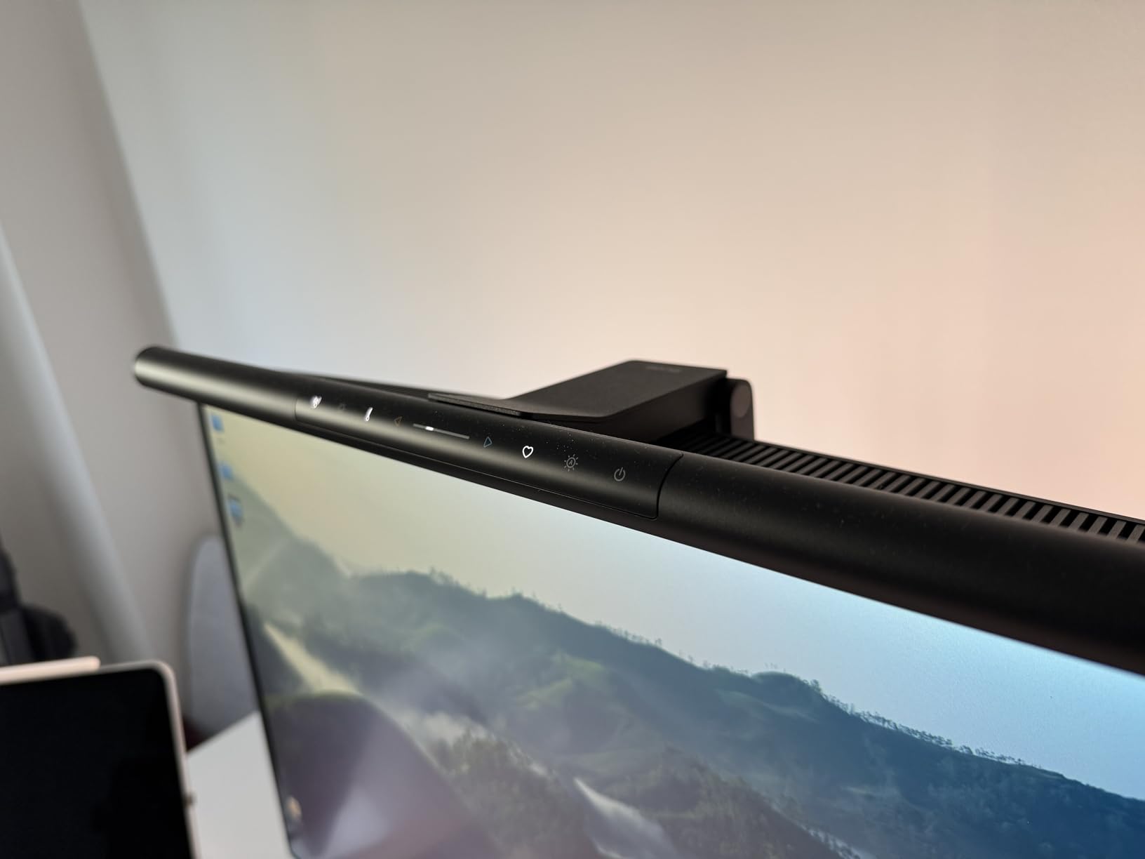 BenQ ScreenBar Pro barre écran LED argenté anti-reflet