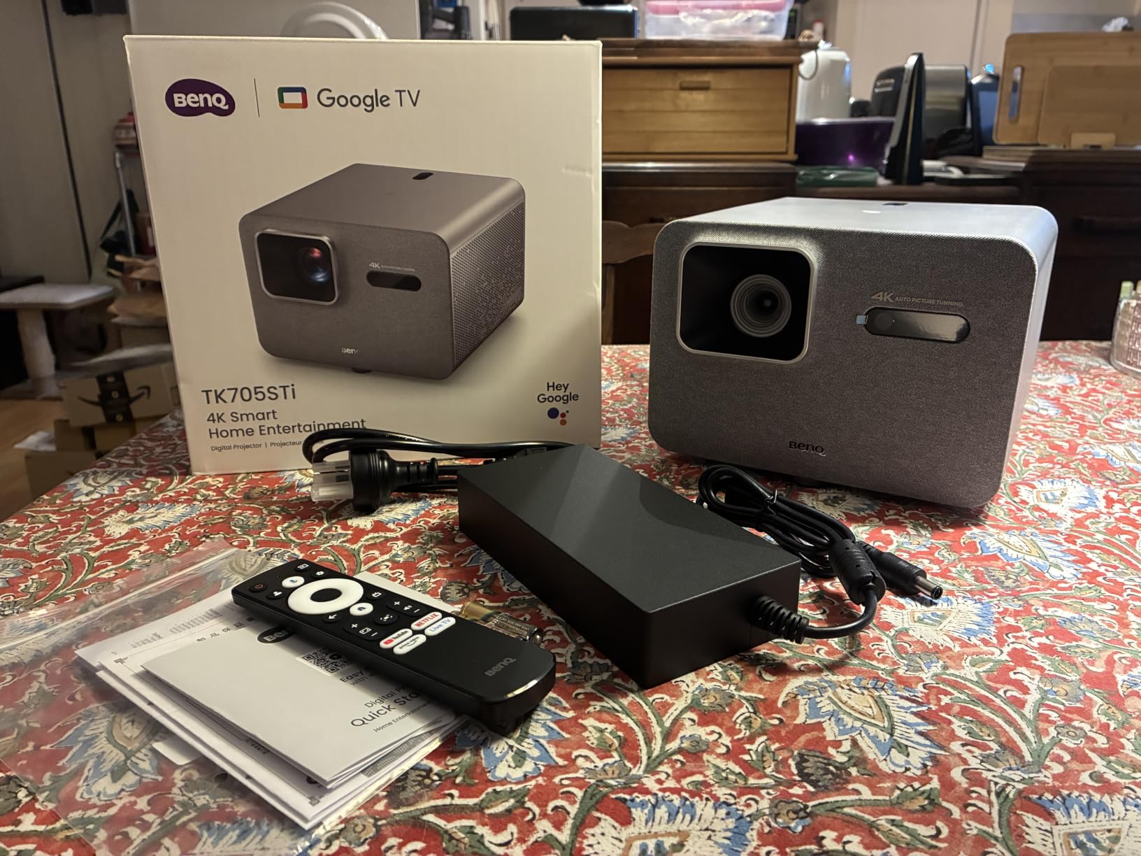 BenQ TK705STi Vidéoprojecteur 4K Courte Focale Google TV